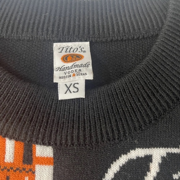 Tito’s Vodka Graphic Sweater Unisex XS Limited Edition Color Block Texas - Picture 7 of 7